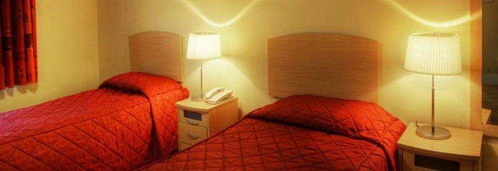 Breaffy Woods Hotel คาสเซิลบาร์ ภายนอก รูปภาพ
