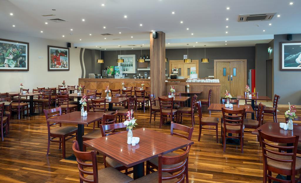 Breaffy Woods Hotel คาสเซิลบาร์ ภายนอก รูปภาพ