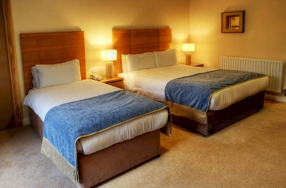 Breaffy Woods Hotel คาสเซิลบาร์ ภายนอก รูปภาพ