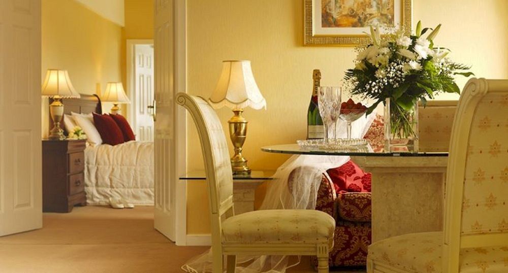 Breaffy Woods Hotel คาสเซิลบาร์ ภายนอก รูปภาพ
