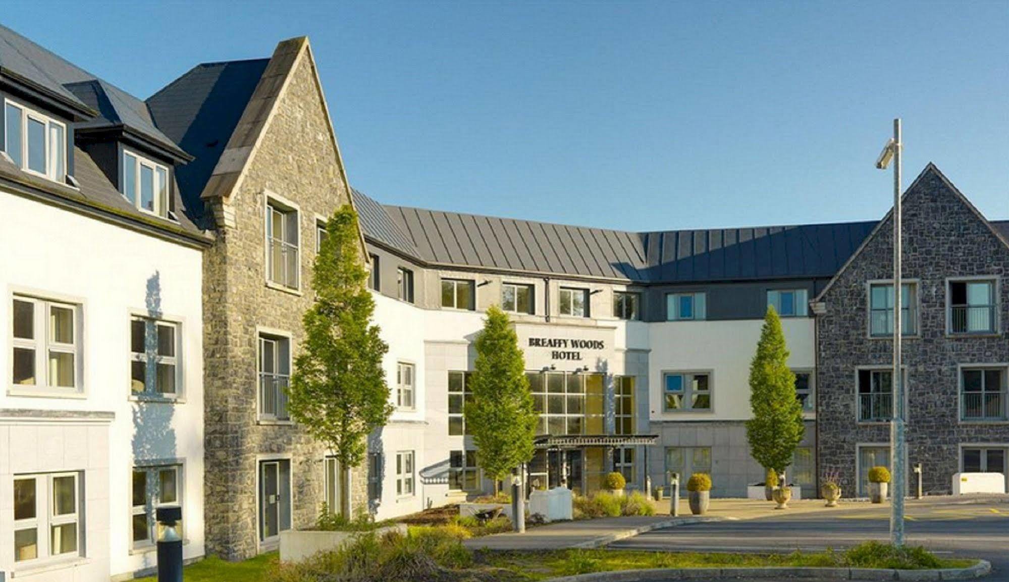 Breaffy Woods Hotel คาสเซิลบาร์ ภายนอก รูปภาพ