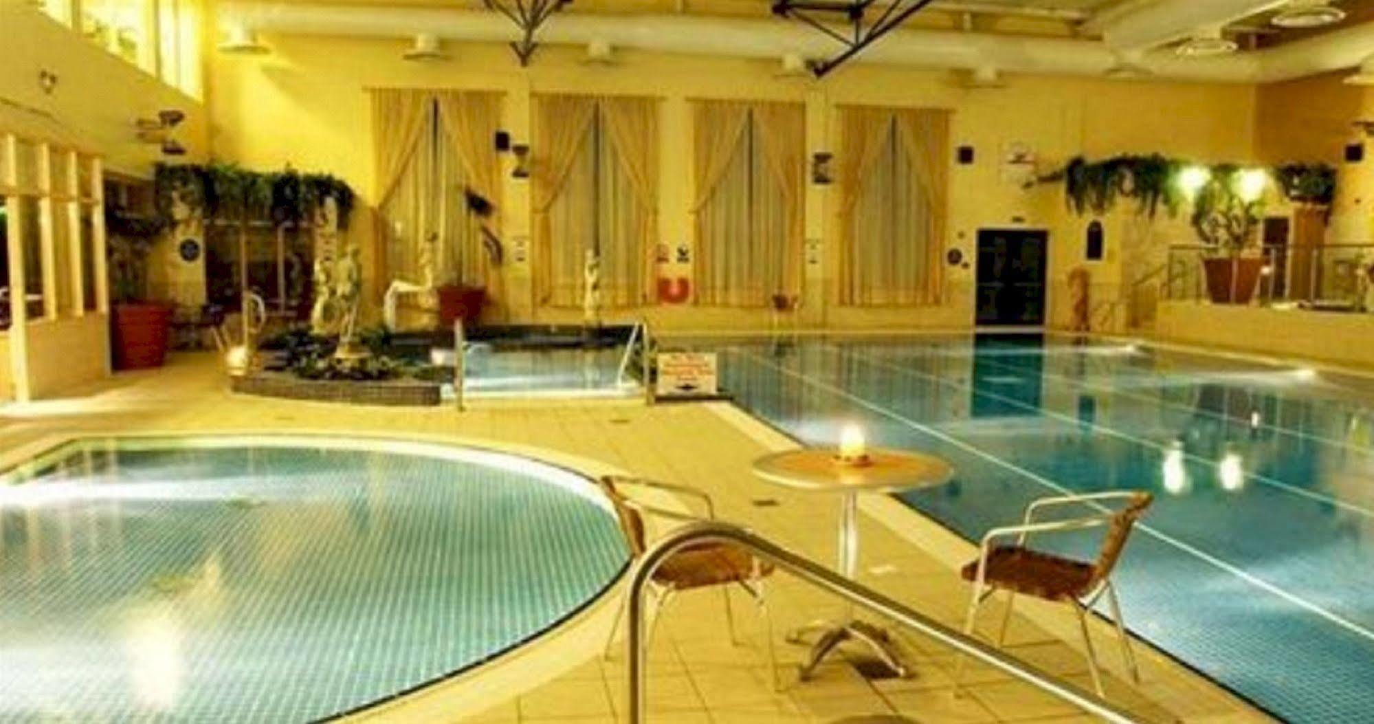 Breaffy Woods Hotel คาสเซิลบาร์ ภายนอก รูปภาพ