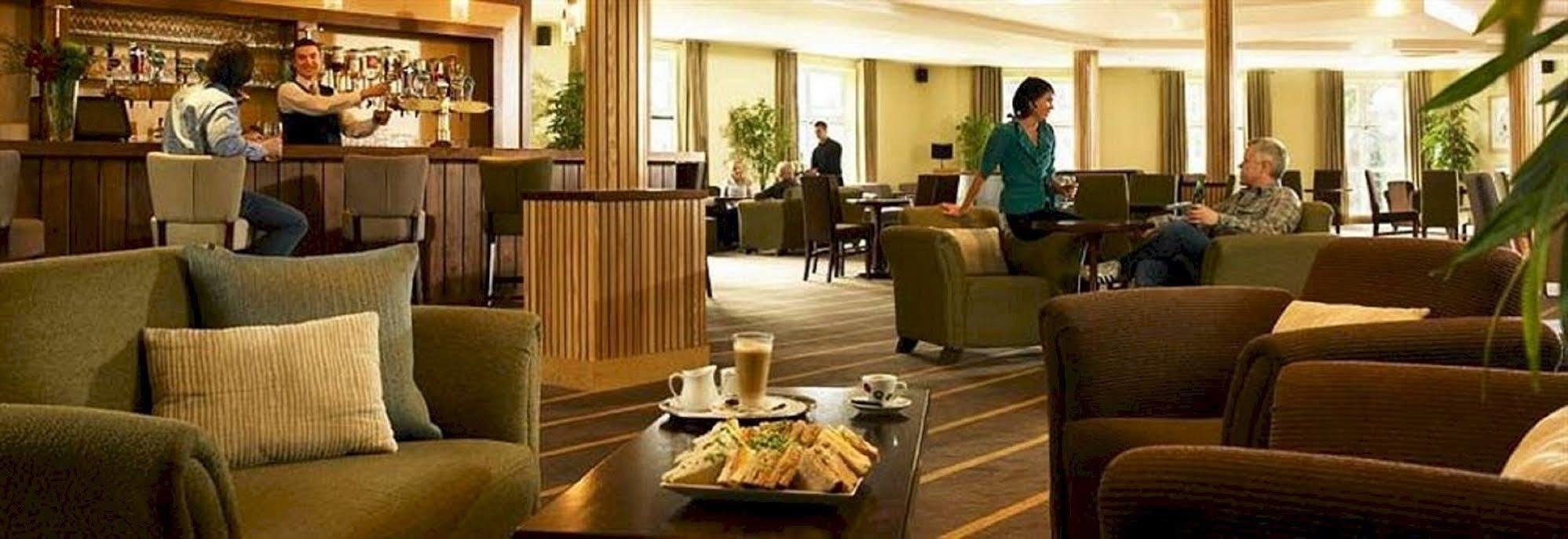 Breaffy Woods Hotel คาสเซิลบาร์ ภายนอก รูปภาพ