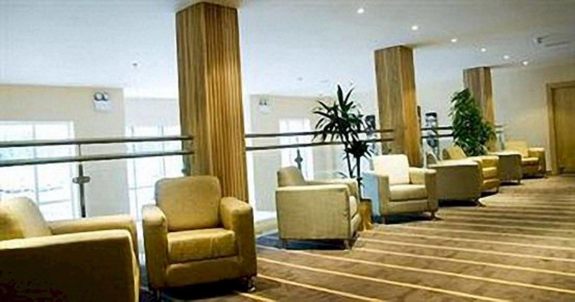 Breaffy Woods Hotel คาสเซิลบาร์ ภายนอก รูปภาพ